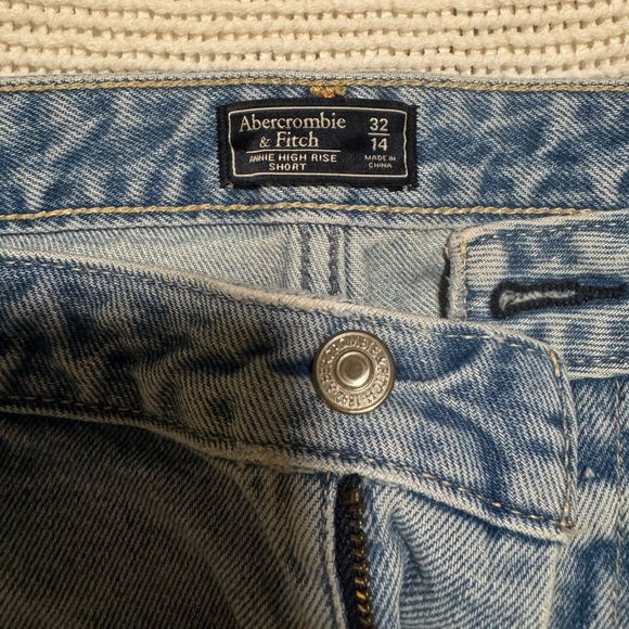 Abercrombie & Fitch High Wasted Shorts - Picture 2 of 3